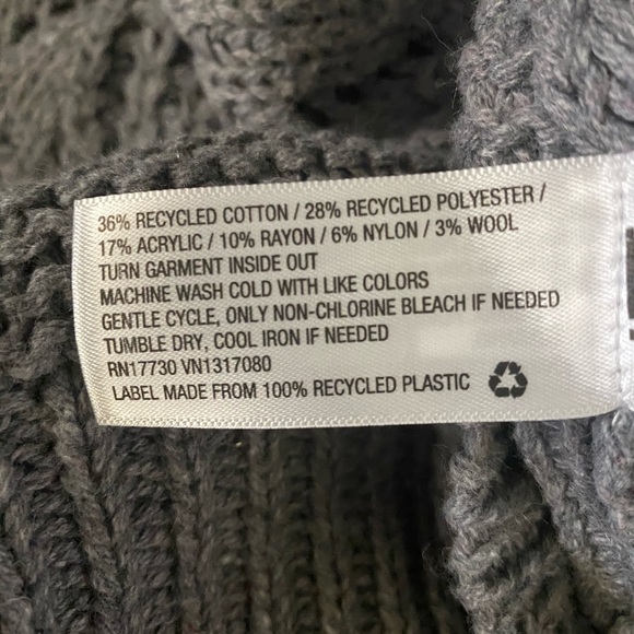 Turtleneck Sweater in various sizes - Picture 6 of 8